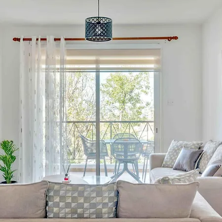 Phaedrus Living: Modern City Flat Elpida Apartment Strovolos