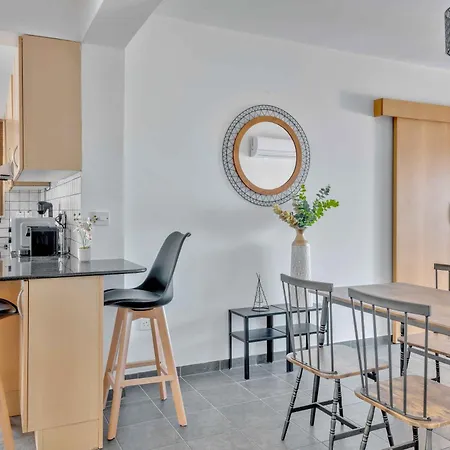 Phaedrus Living: Modern City Flat Elpida Strovolos