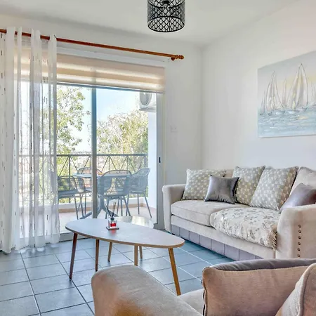 Phaedrus Living: Modern City Flat Elpida Apartment *