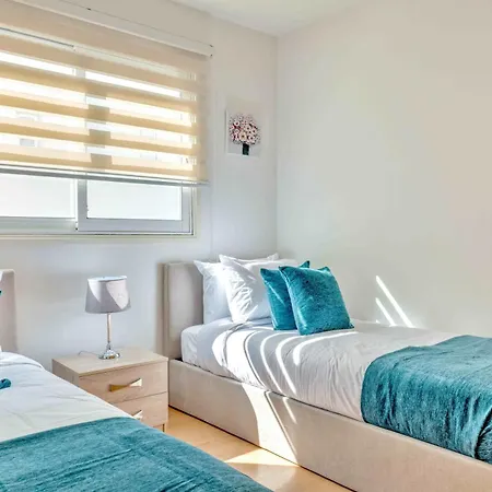 Apartment Phaedrus Living: Modern City Flat Elpida *